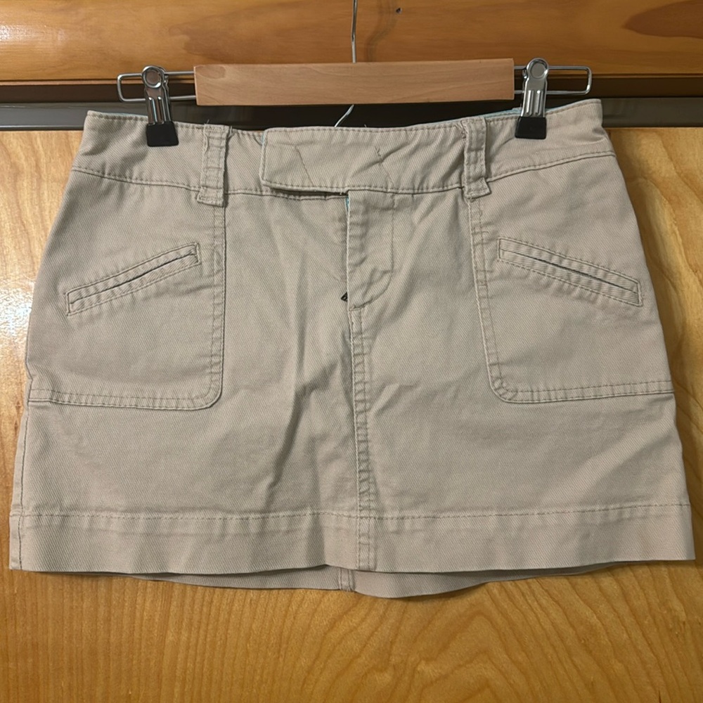 American Eagle khaki colored skirt